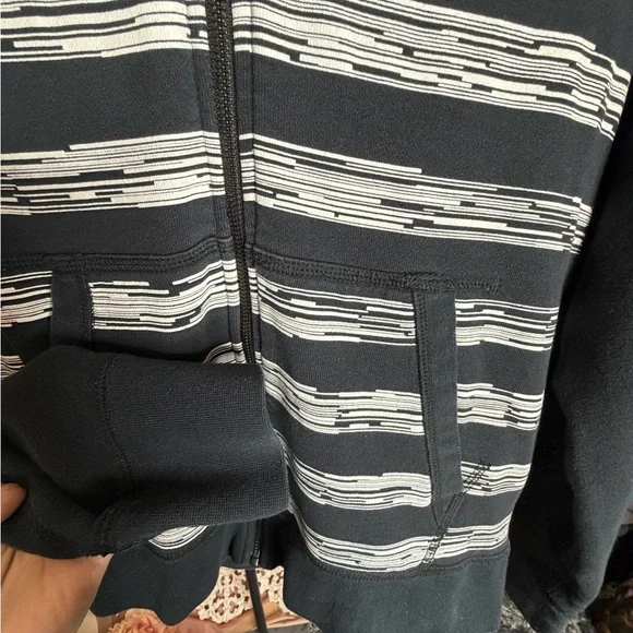 Nike Black and White Zip-Up Hoodie Size XL - Picture 5 of 10
